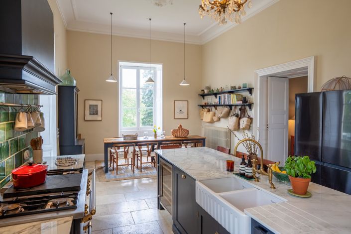 Image No.7-10 Bed House for sale