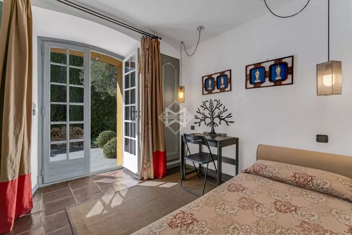 Image No.11-6 Bed House for sale