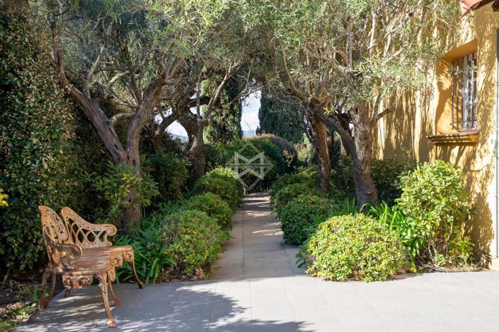 Image No.16-6 Bed House for sale