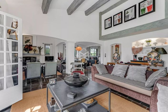 Image No.9-6 Bed House for sale