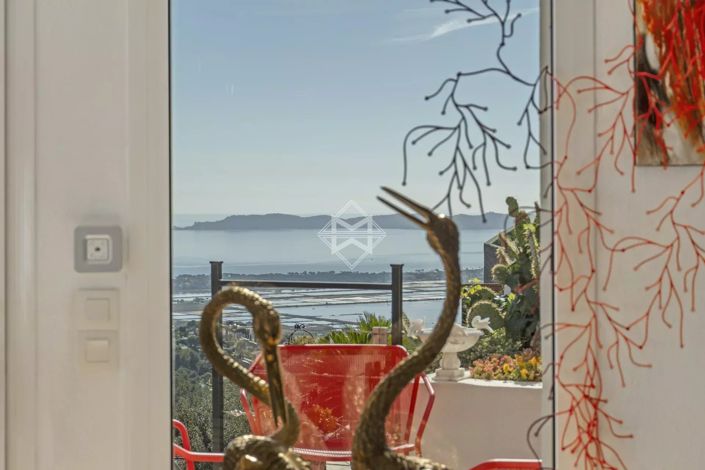 Image No.8-3 Bed House for sale