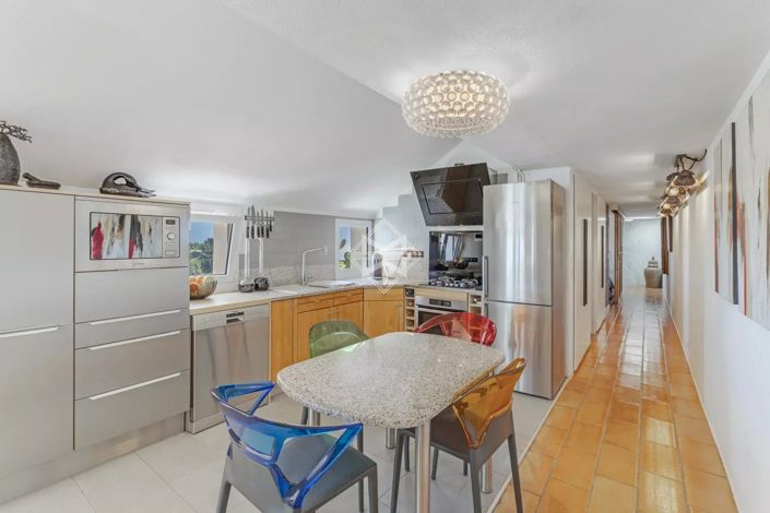 Image No.9-3 Bed House for sale