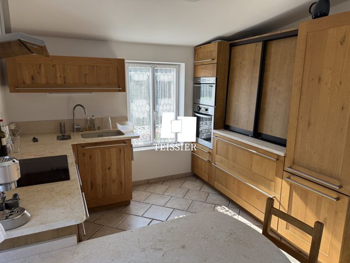 Image No.10-3 Bed House for sale