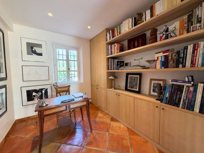 Image No.10-6 Bed House for sale