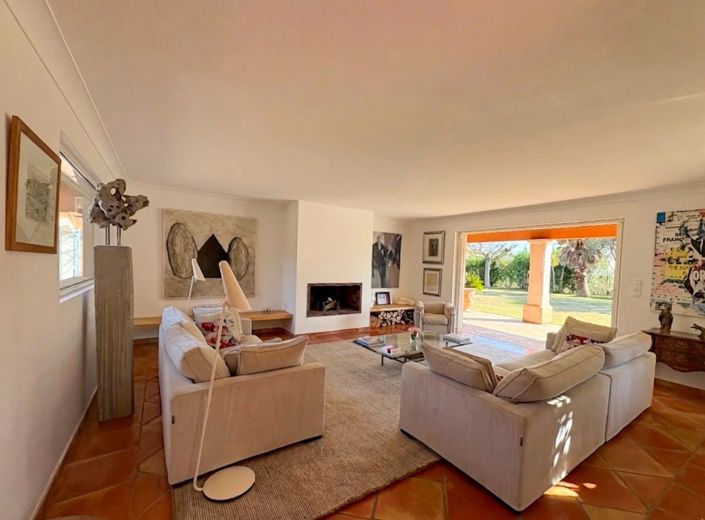 Image No.7-6 Bed House for sale