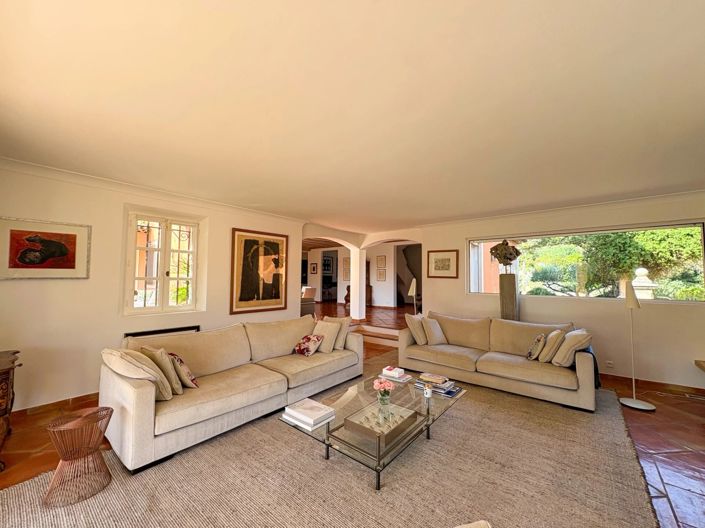 Image No.8-6 Bed House for sale