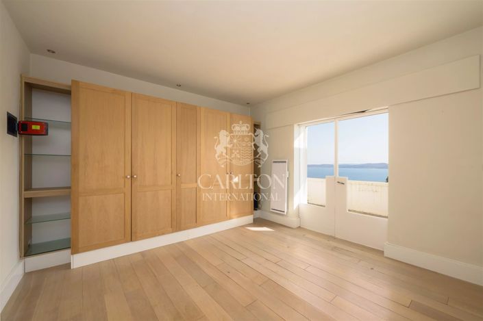 Image No.11-10 Bed House for sale