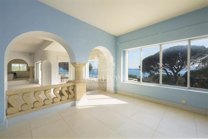 Image No.8-10 Bed House for sale