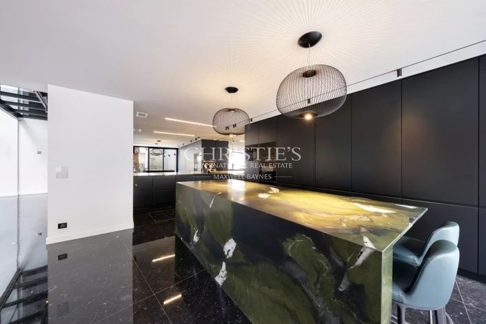 Image No.5-5 Bed House for sale