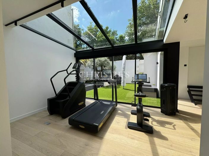 Image No.6-5 Bed House for sale