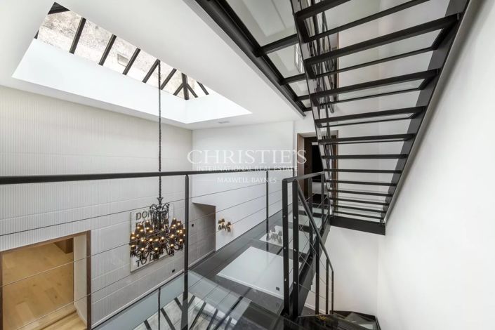 Image No.8-5 Bed House for sale