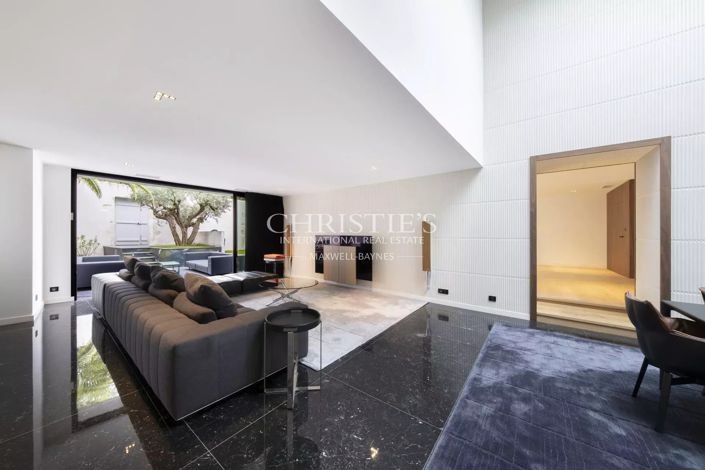 Image No.9-5 Bed House for sale