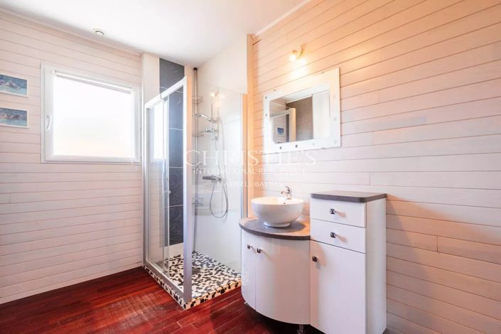 Image No.12-5 Bed House for sale