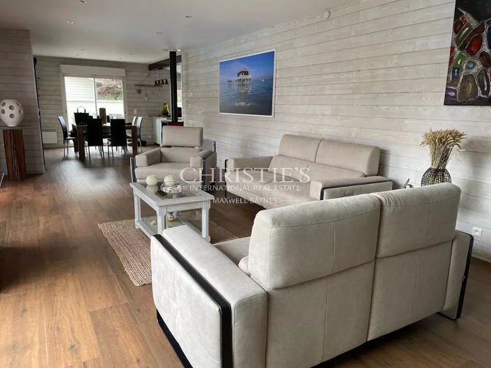 Image No.17-5 Bed House for sale