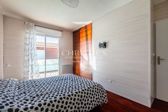 Image No.9-5 Bed House for sale