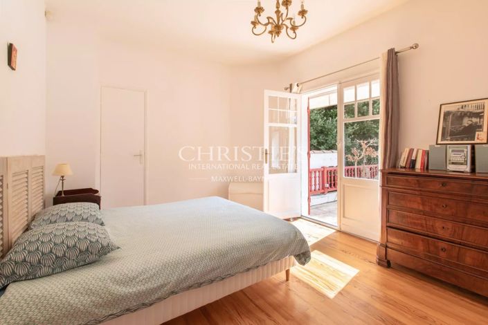 Image No.11-6 Bed House for sale