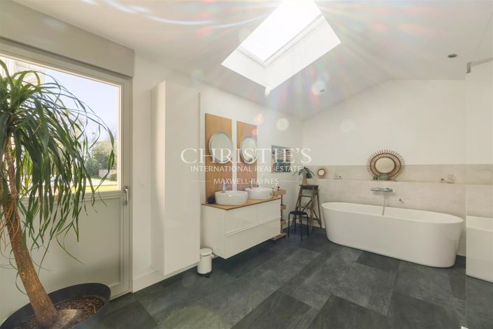 Image No.11-5 Bed House for sale