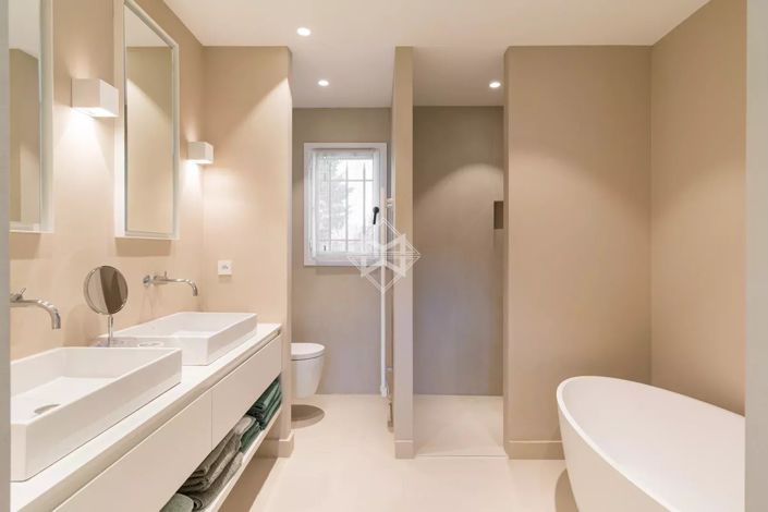 Image No.11-3 Bed House for sale