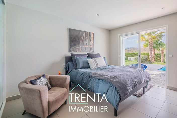 Image No.11-3 Bed House for sale