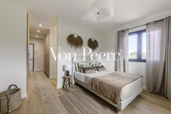 Image No.21-4 Bed House for sale