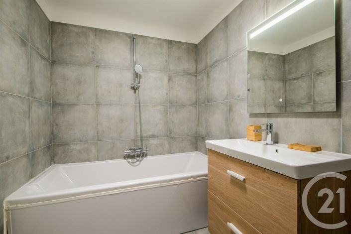 Image No.10-3 Bed House for sale