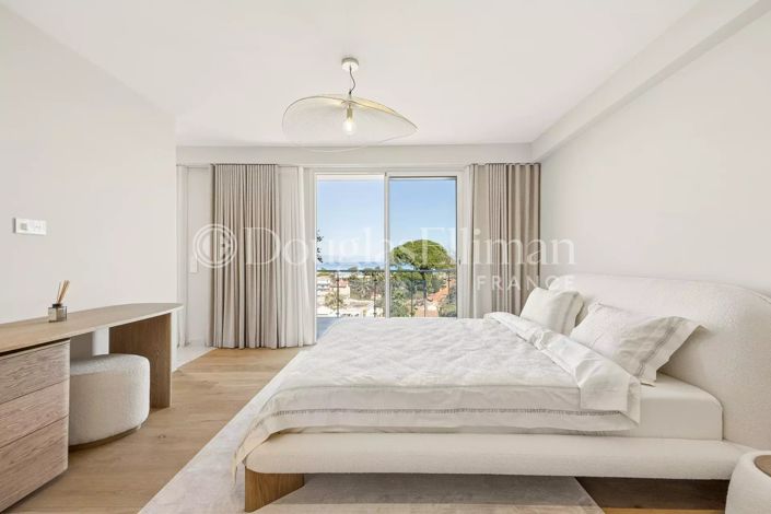 Image No.6-6 Bed House for sale