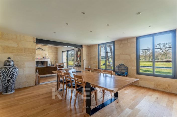 Image No.8-7 Bed House for sale