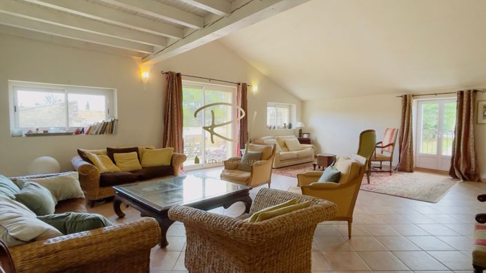 Image No.2-4 Bed House for sale