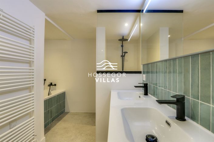 Image No.8-5 Bed House for sale