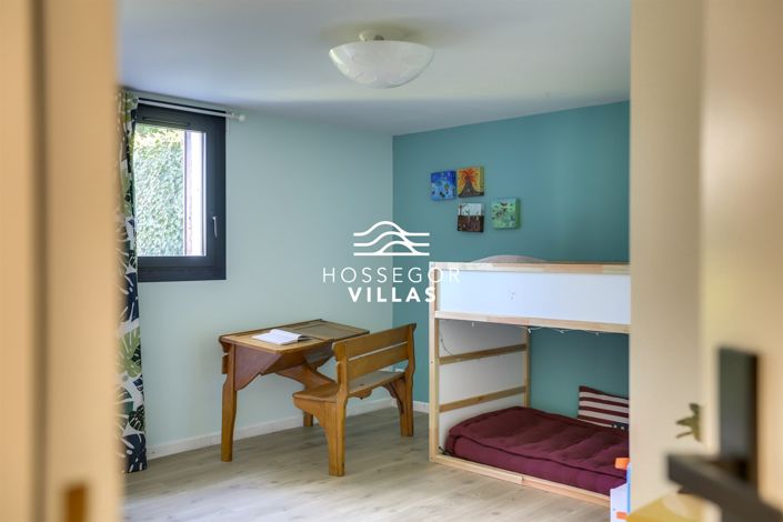 Image No.9-5 Bed House for sale