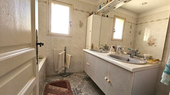 Image No.12-4 Bed House for sale