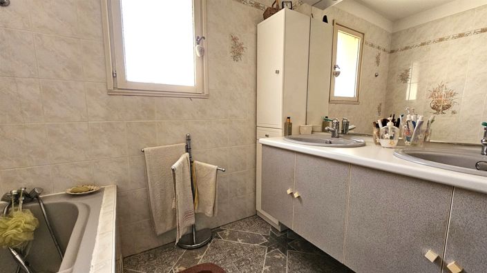 Image No.13-4 Bed House for sale