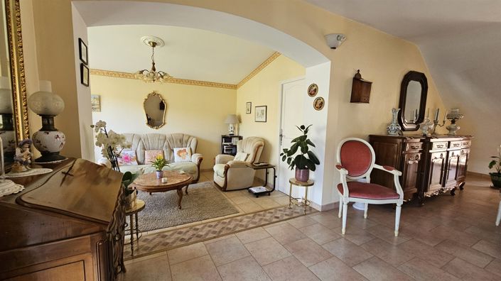 Image No.6-4 Bed House for sale