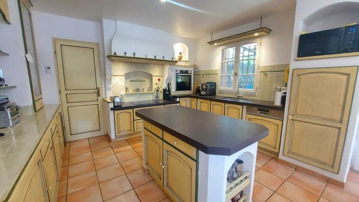 Image No.10-3 Bed House for sale