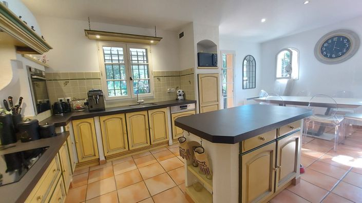 Image No.11-3 Bed House for sale