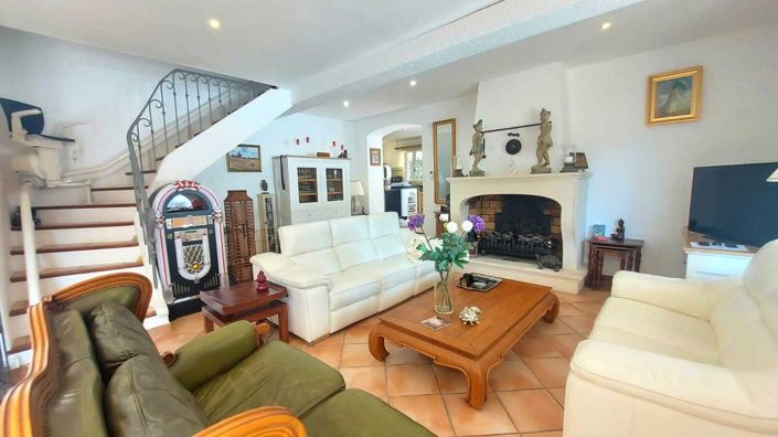 Image No.9-3 Bed House for sale