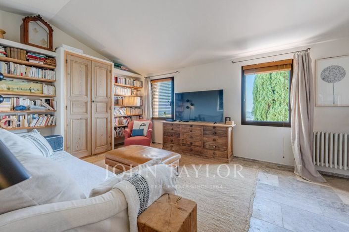 Image No.17-4 Bed House for sale