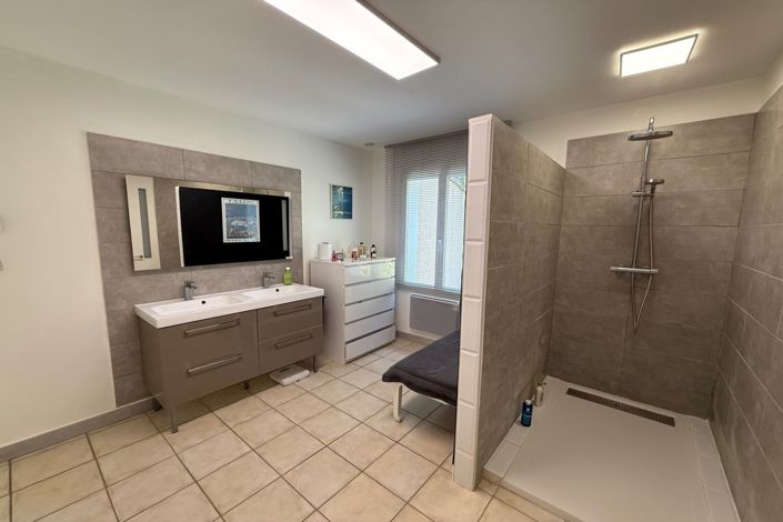 Image No.11-3 Bed House for sale