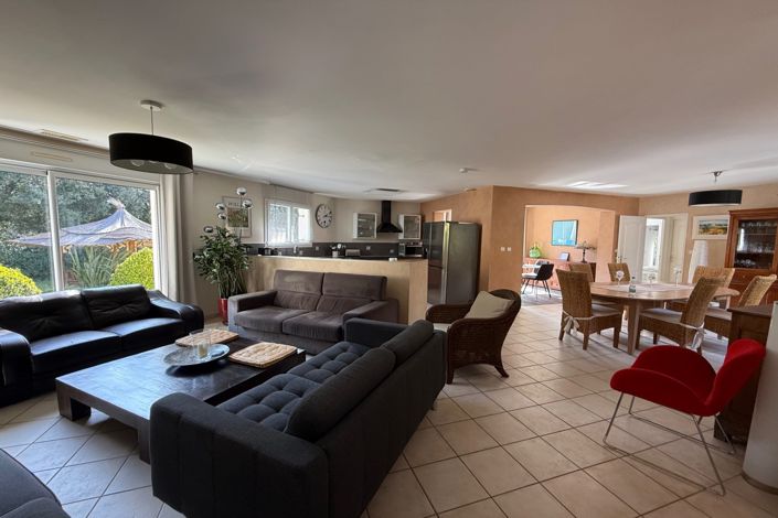 Image No.2-4 Bed House for sale