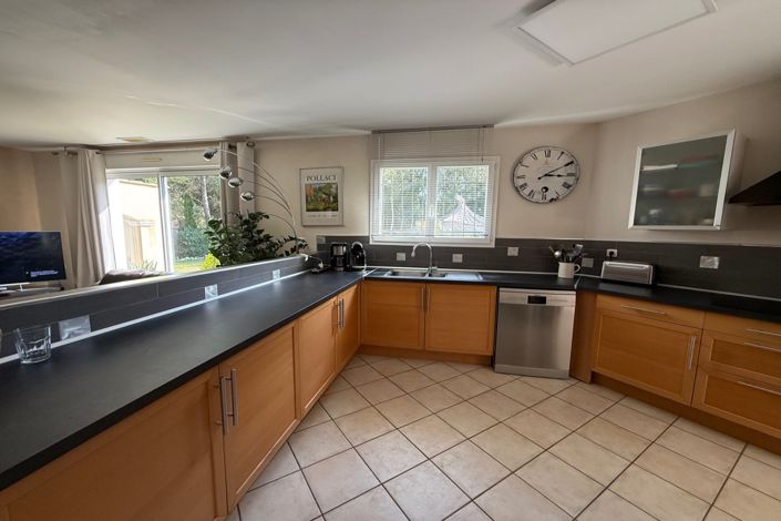 Image No.6-3 Bed House for sale