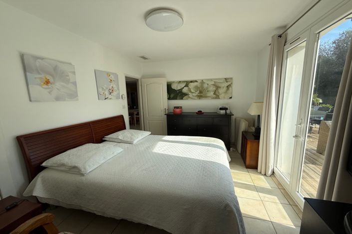 Image No.8-4 Bed House for sale