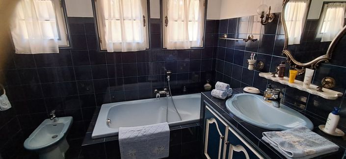 Image No.23-6 Bed House for sale