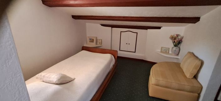 Image No.27-6 Bed House for sale