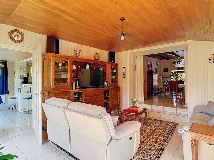 Image No.9-5 Bed House for sale