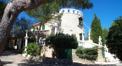 1 - Beaucaire, Property