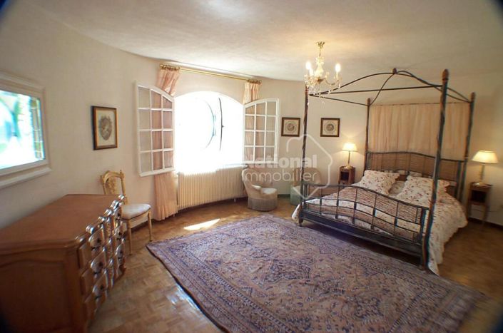 Image No.13-7 Bed Property for sale