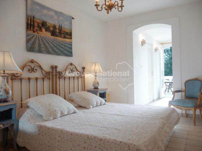 Image No.22-7 Bed Property for sale