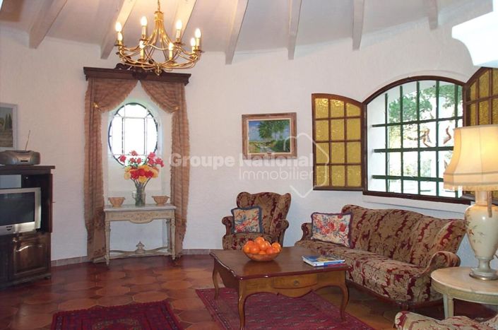 Image No.8-7 Bed Property for sale