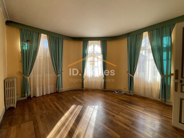 Image No.6-5 Bed House for sale