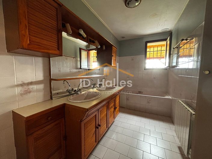 Image No.6-5 Bed House for sale